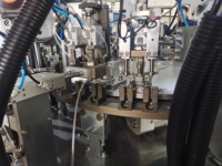 Mesin Perakitan Penutup Semprotan 5-Piece Trigger Sprayer Layar Sentuh Struktur Kompak yang Dapat Disesuaikan Desain Khusus Untuk Pasar Global