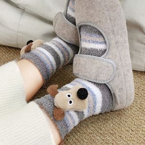 Calcetines de Felpa Coral para Mujer, Calcetines Gruesos y Cálidos hasta la Pantorrilla, Calcetines de Dormir de Felpa para Otoño e Invierno - Product Image 1