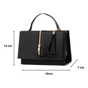 Borsa a Tracolla in Pelle Nera Candela da Donna Fana, Chiusura con Cerniera, Decorazione con Nappine, Stile Estivo alla Moda per Uso Quotidiano - Product Image 3