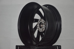 ล้อแม็กซ์อัลลอยด์สีดำขนาด 18 นิ้ว 5x114.3 แบบ Turbine ขนาด 8J ET38-42 พร้อมขอบสีเงิน สำหรับรถยนต์นั่งส่วนบุคคล รุ่น Executive Sedan - Product Image 5