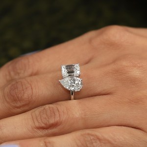 แหวนหมั้นเพชรแล็บโกรว์ดีไซน์วินเทจสุดหรู ประดับมรกตและเพชรทรงหยดน้ำ ตัวเรือนทองคำแท้ - Product Image 3