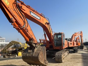 รถขุด Doosan DX300LC สีส้ม แบบตีนตะขาบ เครื่องจักรก่อสร้างมือสองจากเกาหลี เครื่องยนต์ 30000 กก. 0-2000 ชั่วโมง - Product Image 1