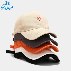 Cappellino da Baseball Ricamato 'Little Love' per Ragazze, Cappelli Personalizzati con Logo Ricamato, Cappelli Trendy da Studentessa - Product Image 1