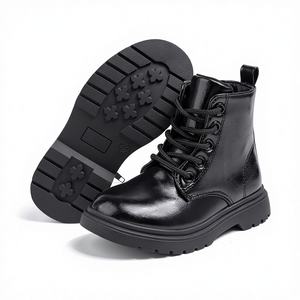 Bottes d'école en cuir verni noir synthétique de haute qualité, vente en gros d'usine, avec doublure intérieure douce et semelle en caoutchouc à forte adhérence - Product Image 1