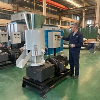 Machine à granulés d'aliments pour volailles d'élevage 100-500 kg/h, mini-granulateur à matrice plate avec moteur diesel pour usage en ferme avicole