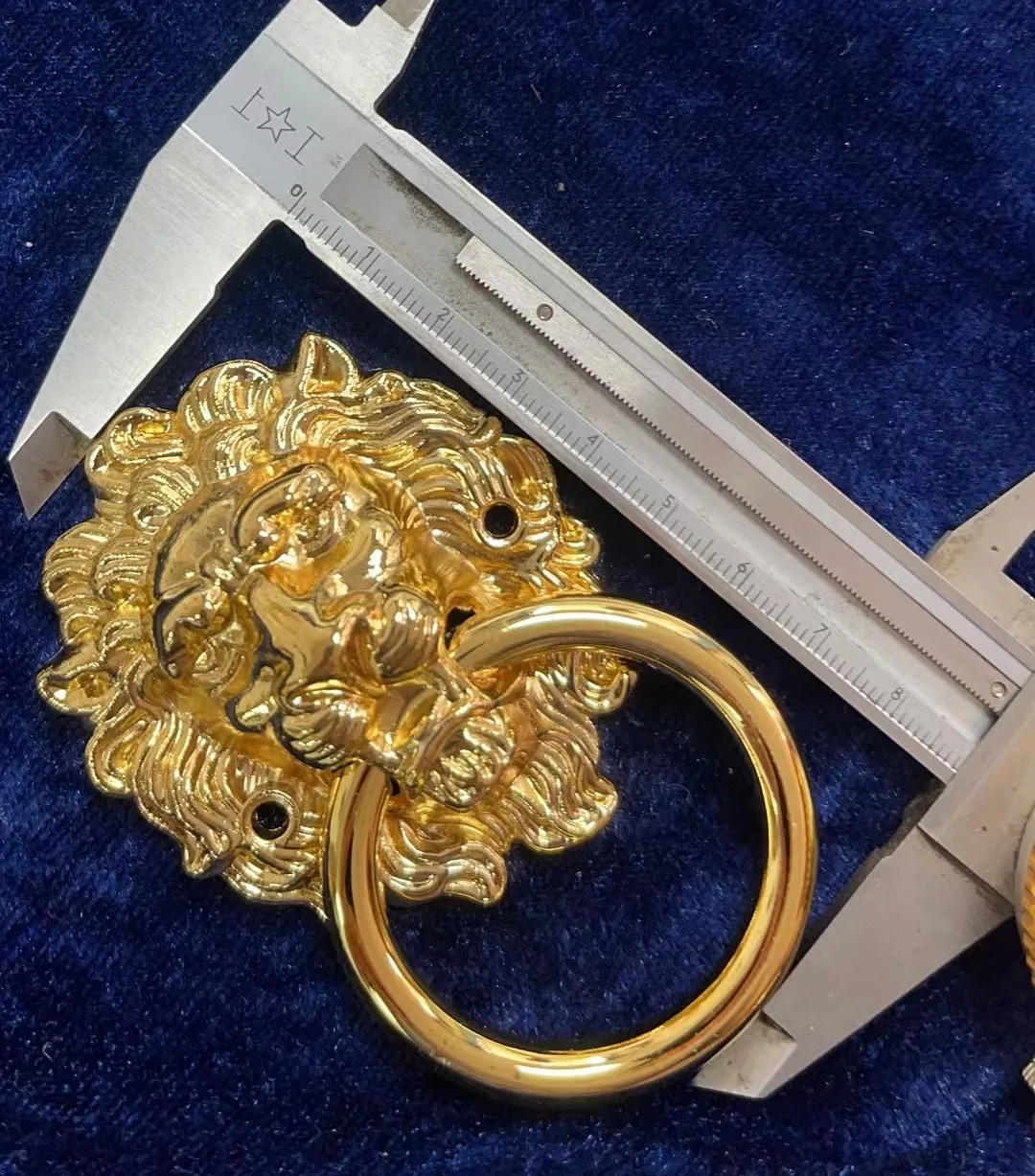 Wholesale Modern Golden Alloy Zinc Lions Head Dresser Door Knobs for Furniture