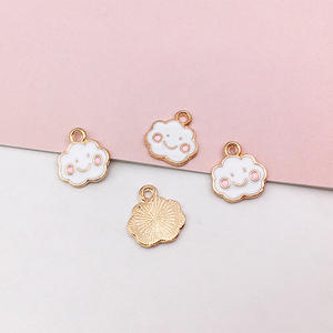 Ventes directes d'usine bijoux à bricoler soi-même accessoires arc-en-ciel pendentif collier boucles d'oreilles nuage blanc métal charme acrylique pour enfants adultes - Product Image 3