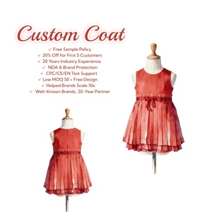 Abito in Chiffon Rosso Plissettato per Bambine, Morbido e Traspirante con Logo Personalizzato in Strass e Fiocco, Abbigliamento Firmato per Bambini - Product Image 1