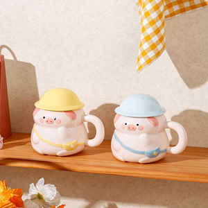 Zuo Mu Mignonne tasse en céramique en forme de cochon avec couvercle et poignée, peinte à la main, réutilisable, cadeau pour les couples, utilisation au bureau - Product Image 1