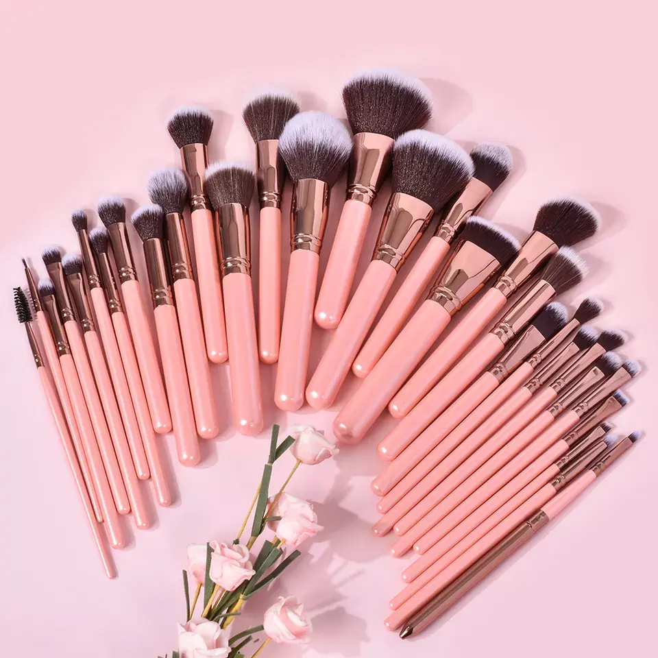 2023 New Arrival Fashion Beauty Tools 18/30 PCS Fluffy Pink Professional Makeup Brush Set Custom Logo With Delicate Cosmetic Bag