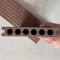 Planche de terrasse en WPC à trous ronds pour extérieur, matériau PE, anti-corrosion, résistant à l'usure, antidérapant, anti-moisissure