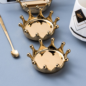 Taza de Cerámica Creativa con Diseño de Corona, Taza de Café Nórdica de Porcelana con Tapa y Cuchara - Product Image 6