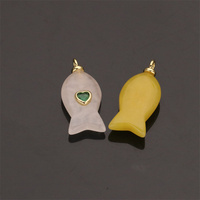 Pendentif Charme Plaqué Or 18K pour Femme, Orné de Pierres Précieuses Naturelles, Zircon, Obsidienne Noire, Jade Jaune, Cristal Blanc, Motif Poisson, Idéal Cadeau de Fête