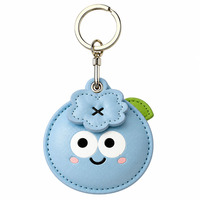 Porte-clés en cuir PU avec pendentif de protection pour AirTag, motif de fruit souriant de dessin animé mignon en forme de baie