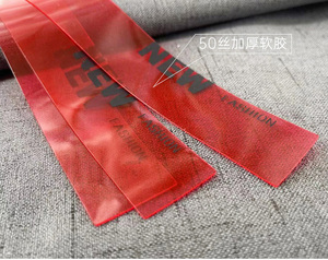 ป้ายแขวนเสื้อผ้าแบบกำหนดเองสำหรับพิมพ์โลโก้ ป้ายเสื้อผ้า ตัวเลือกกระดาษคราฟท์และพีวีซี ป้ายแฟชั่นสำหรับร้านขายเสื้อผ้า รับผลิตแบบ OEM - Product Image 3