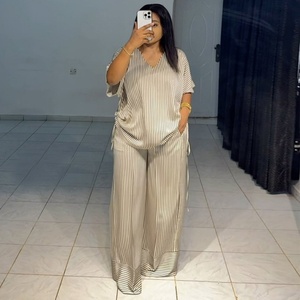 Nouvel ensemble décontracté tissé pour femme, style européen et américain, été 2025, avec haut rayé à col en V et manches courtes, et pantalon large - Product Image 4