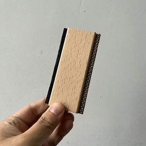 Peigne double face en bois pour pulls et cachemires, élimine les bouloches et les peluches des vêtements (vente en gros) - Product Image 4