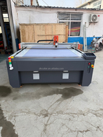 Machine de découpe CNC à couteau oscillant pour panneaux acoustiques, mousse insonorisante, panneaux en fibre de polyester et matériaux isolants