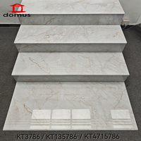 Carreaux de sol/mur en porcelaine brillante moderne de 1200x470 mm, épaisseur 10 mm, texture marbre en arc circulaire à 180 degrés, antidérapants pour usage hôtelier