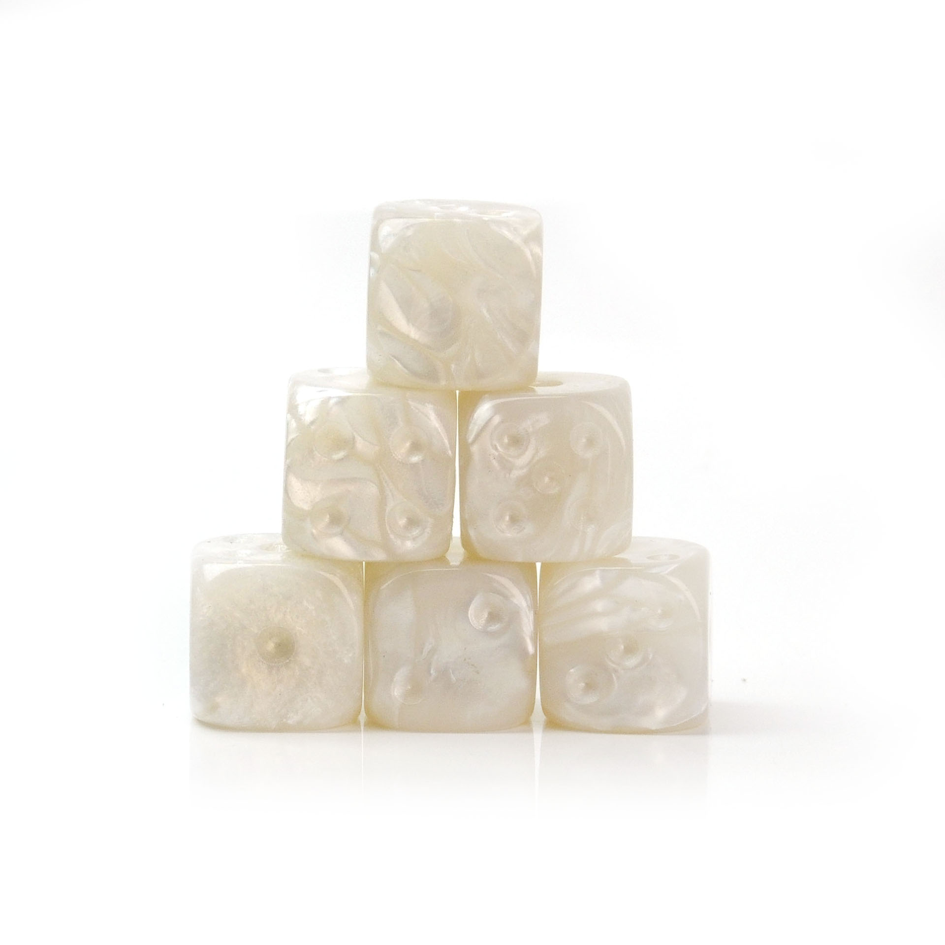Blanco con diseño de perlas (6 puntos en blanco)