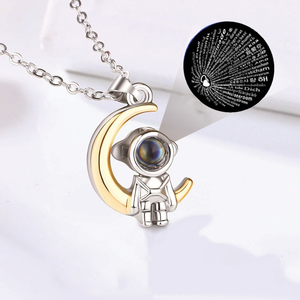 Collana Duoying Astronauta Luna Stella Semplice per San Valentino, Gioiello Personalizzato con Foto, Nuova Proiezione in 100 Lingue, Collana per Coppie - Product Image 1