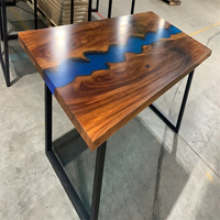 Table de salle à manger en bois massif de peuplier français avec résine époxy, plateau en résine époxy effet rivière, pour hôtel et restaurant