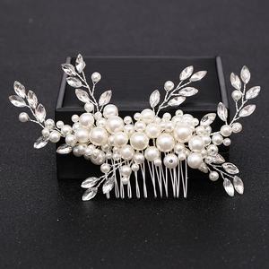 Vente en Gros d'Usine : Accessoires de <span class=keywords><strong>Cheveux</strong></span> de Mariage Argentés en Perles et Cristaux pour <span class=keywords><strong>Mariée</strong></span>, Peignes à Fleurs et Parures de Tête pour Femme - Product Image 3