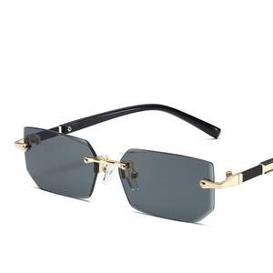 Lunettes de soleil tendance rétro rectangulaires à petite monture avec logo personnalisé 2025, UV400, dégradées, sans monture, carrées, pour hommes et femmes - Product Image 4