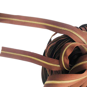 Longues fermetures éclair personnalisées en usine Hengda fermetures éclair dorées personnalisées de 2 mètres en métal <span class=keywords><strong>fermeture</strong></span> éclair dorée par cour pour sacs - Product Image 3