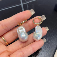 Vente en gros de boucles d'oreilles pour femmes en argent S925 plaqué or avec perles d'eau douce de style baroque Edison de 14 à 17 mm, anti-chute