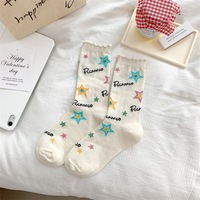 Vente en gros de chaussettes mi-mollet de haute qualité pour le printemps et l'été, avec des filles mignonnes et énergiques, des dessins animés amusants et créatifs