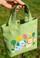 L'usine vend un nouveau lot de sacs en toile de coton et de lin, tendance, recyclables, petits et mignons, pour le shopping et les cadeaux.