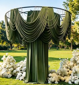 Tende per Sfondo Matrimonio all'Aperto, Drappeggio Bianco e Rosso con Cuori in Tessuto per Eventi e Feste - Product Image 2