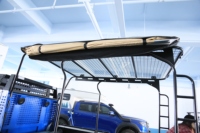 Remorque de camping tout-terrain : Remorque utilitaire à double essieu pour ATV et UTV avec cuisine coulissante, réfrigérateur et rangement tout-terrain