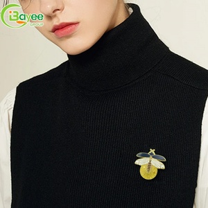 No piercing required for wearing Luminous <b>Bee</b> brooches Fashion Luxury Versatile Accessory for Coat <b>Suit</b> Sweater hat - Product Image 4
