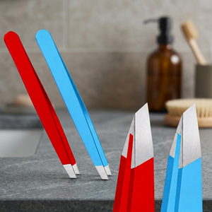 แหนบคีบคิ้วสแตนเลส ปลายแหลม ด้ามจับกันลื่น ชุดสีแดงน้ำเงิน - Product Image 3