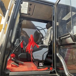 Excavadora Usada Sany SY215C de Tamaño Mediano con Motor y Caja de Cambios Potentes, Control Suave, Modelo 2023 para Trabajos de Excavación - Product Image 3