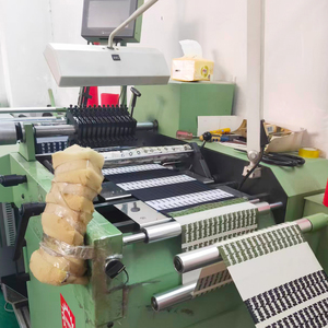 Etichetta Tessuta Personalizzata di Lusso con Logo Damascato Bianco per Abbigliamento/Vestiti/<span class=keywords><strong>Scarpe</strong></span>/Borse - Product Image 5