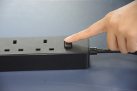 UK Pin Plug dan kabel dinding, pelindung lonjakan listrik pintar dengan USB ekstensi dapat dipasang di dinding