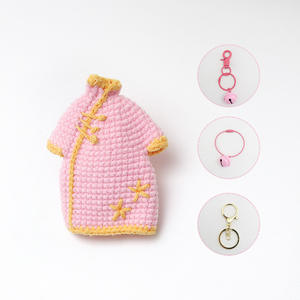 Porte-clés Qipao de style chinois au crochet fait à la main-Jouet tricoté de dessin animé rétro, charme mignon en tricot, cadeau parfait pour les femmes enceintes - Product Image 3