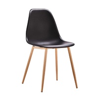 Chaise de salle à manger contemporaine en plastique PP avec pieds en métal et pieds en bois, design contemporain, non pliable, pour la maison et les restaurants, fabriquée en Chine
