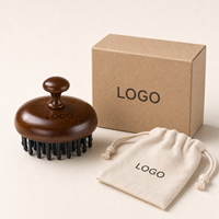 Brosse de massage du cuir chevelu en bois personnalisée avec logo, brosse à shampooing en bambou carbonisé, outil de soin des cheveux, marque privée OEM