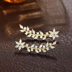 Orecchini a gancio con foglie floreali per donna, gioielli per le orecchie eleganti e alla moda con pietre trasparenti intarsiate - Product Image 1