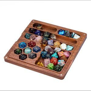 Caja de Almacenamiento de Dados de Madera Tallada - Organizador Duradero con Múltiples Compartimentos para Juegos de Mesa DND RPG con Forro de Terciopelo y Tapa Magnética - Product Image 2