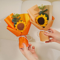 QY Bouquet de tournesols artificiels faits main en mini tricot, Cadeaux floraux à emporter pour la Fête des Enseignants, les Anniversaires et les Mariages