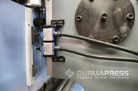 Prensa Plegadora Hidráulica CNC de Tecnología Avanzada E310P con Controlador Lógico Programable y Protección Integral de Seguridad para el Operador