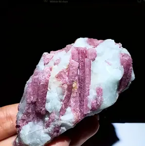 Fanshi Großhandel Schlussverkauf Naturedelstein Kristall Heilung Steine rohes rotes Tourmalin-Specimen rosa roher Stein Kristall Handwerk
