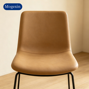 Chaise de salle à manger moderne en cuir beige rembourrée avec pieds en métal noir, design minimaliste pour cuisine, salle à manger, salon, chambre à coucher - Product Image 2