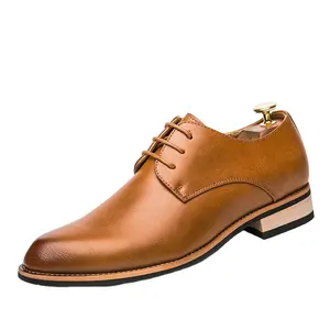 Sapatos de couro britânicos de dedo apontado para negócios, sapatos casuais masculinos de couro