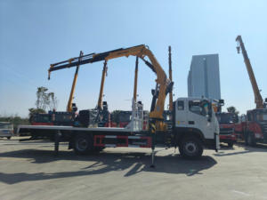 Grue montée sur camion à flèche droite à double essieu arrière de 8 tonnes à haute capacité avec stabilisateurs pour les projets de transport de marchandises lourdes - Product Image 6